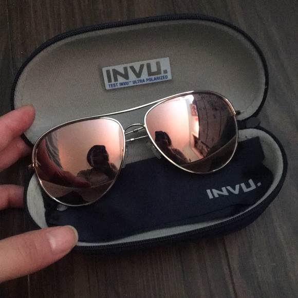 Sunglasses with case - Picture 2 of 5